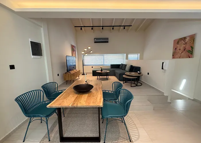 Kalm Ii - Curated In The Historic Center * Kalamata